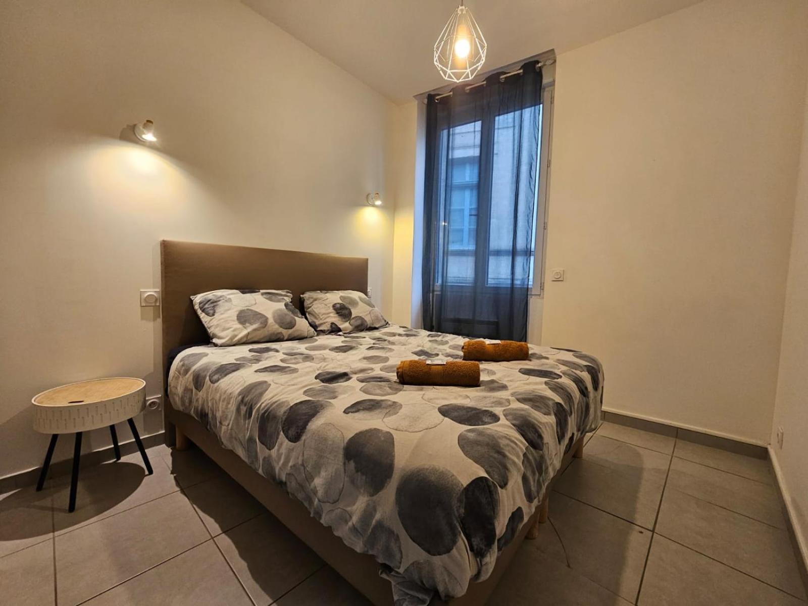 Le Contemporain-2 Chambres-Vue Eglise Saint Paul Nimes Luaran gambar